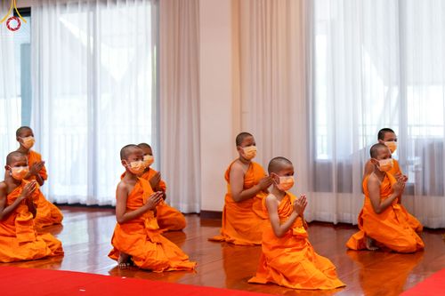 ภาพ No.45851:ประมวลภาพพิธีบรรพชา โครงการบรรพชาสามเณรฟื้นฟูพระพุทธศาสนาทั่วไทย ณ ศูนย์ปฏิบัติธรรมอุทัยแสง 