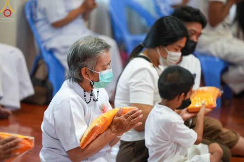 ภาพ No.45858:ประมวลภาพพิธีบรรพชา โครงการบรรพชาสามเณรฟื้นฟูพระพุทธศาสนาทั่วไทย ณ ศูนย์ปฏิบัติธรรมอุทัยแสง 