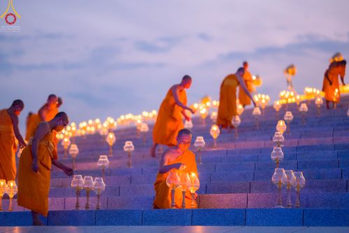 ภาพ No.45067:ประมวลภาพพิธีจุดประทีป​ วันคุ้ม​ครองโลก ณ วัดพระธรรมกาย
