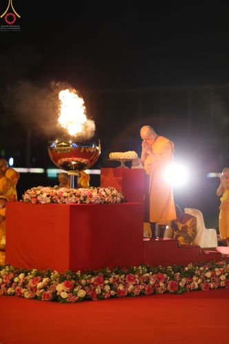 ภาพ No.45076:ประมวลภาพพิธีจุดประทีป​ วันคุ้ม​ครองโลก ณ วัดพระธรรมกาย