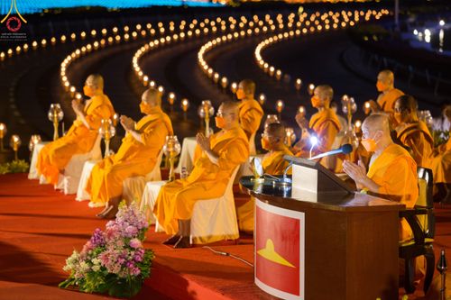 ภาพ No.45079:ประมวลภาพพิธีจุดประทีป​ วันคุ้ม​ครองโลก ณ วัดพระธรรมกาย