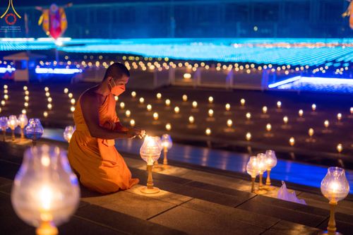 ภาพ No.45092:ประมวลภาพพิธีจุดประทีป​ วันคุ้ม​ครองโลก ณ วัดพระธรรมกาย