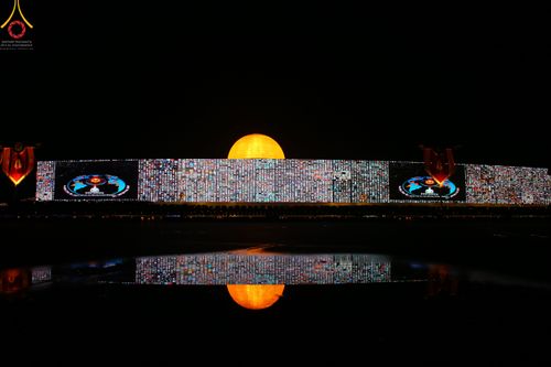 ภาพ No.45099:ประมวลภาพพิธีจุดประทีป​ วันคุ้ม​ครองโลก ณ วัดพระธรรมกาย