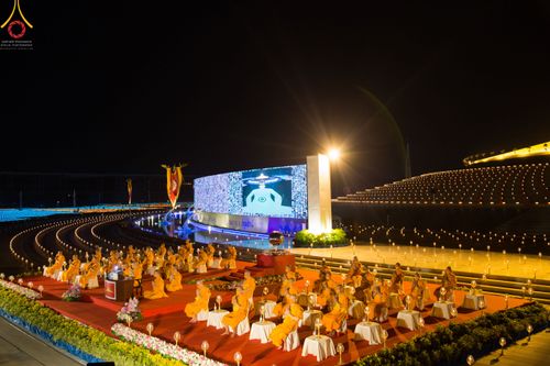 ภาพ No.45100:ประมวลภาพพิธีจุดประทีป​ วันคุ้ม​ครองโลก ณ วัดพระธรรมกาย