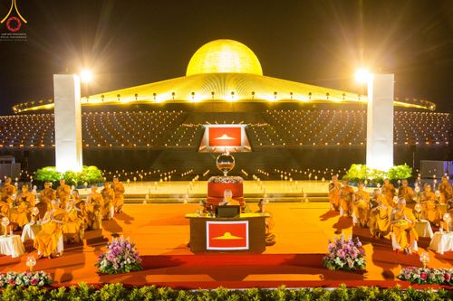 ภาพ No.45102:ประมวลภาพพิธีจุดประทีป​ วันคุ้ม​ครองโลก ณ วัดพระธรรมกาย