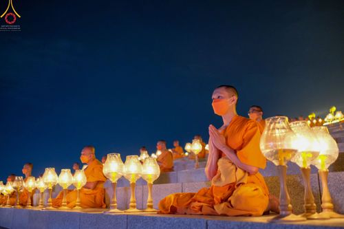 ภาพ No.45104:ประมวลภาพพิธีจุดประทีป​ วันคุ้ม​ครองโลก ณ วัดพระธรรมกาย