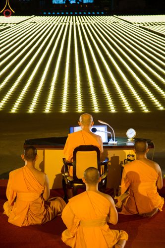 ภาพ No.45110:ประมวลภาพพิธีจุดประทีป​ วันคุ้ม​ครองโลก ณ วัดพระธรรมกาย