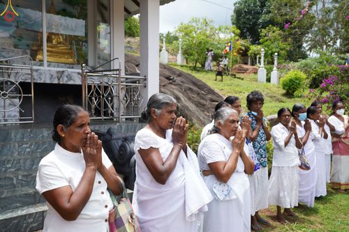 ภาพ No.45414:ประมวลภาพพิธีถวายสังฆทานช่วยเหลือคณะสงฆ์ศรีลังกา ช่วงวิกฤตเศรษฐกิจ บูชาธรรมหลวงพ่อธัมมชโย ในโอกาสวันคุ้มครองโลก พ.ศ. 2565