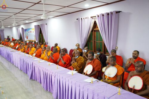 ภาพ No.45416:ประมวลภาพพิธีถวายสังฆทานช่วยเหลือคณะสงฆ์ศรีลังกา ช่วงวิกฤตเศรษฐกิจ บูชาธรรมหลวงพ่อธัมมชโย ในโอกาสวันคุ้มครองโลก พ.ศ. 2565