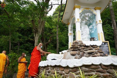 ภาพ No.45431:ประมวลภาพพิธีถวายสังฆทานช่วยเหลือคณะสงฆ์ศรีลังกา ช่วงวิกฤตเศรษฐกิจ บูชาธรรมหลวงพ่อธัมมชโย ในโอกาสวันคุ้มครองโลก พ.ศ. 2565