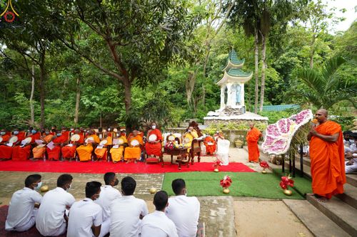 ภาพ No.45434:ประมวลภาพพิธีถวายสังฆทานช่วยเหลือคณะสงฆ์ศรีลังกา ช่วงวิกฤตเศรษฐกิจ บูชาธรรมหลวงพ่อธัมมชโย ในโอกาสวันคุ้มครองโลก พ.ศ. 2565