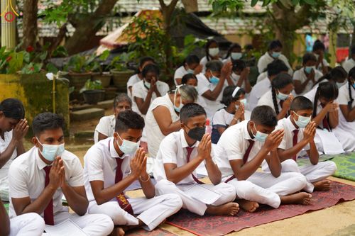 ภาพ No.45440:ประมวลภาพพิธีถวายสังฆทานช่วยเหลือคณะสงฆ์ศรีลังกา ช่วงวิกฤตเศรษฐกิจ บูชาธรรมหลวงพ่อธัมมชโย ในโอกาสวันคุ้มครองโลก พ.ศ. 2565