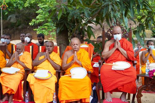ภาพ No.45444:ประมวลภาพพิธีถวายสังฆทานช่วยเหลือคณะสงฆ์ศรีลังกา ช่วงวิกฤตเศรษฐกิจ บูชาธรรมหลวงพ่อธัมมชโย ในโอกาสวันคุ้มครองโลก พ.ศ. 2565