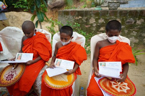 ภาพ No.45436:ประมวลภาพพิธีถวายสังฆทานช่วยเหลือคณะสงฆ์ศรีลังกา ช่วงวิกฤตเศรษฐกิจ บูชาธรรมหลวงพ่อธัมมชโย ในโอกาสวันคุ้มครองโลก พ.ศ. 2565