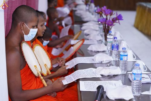 ภาพ No.45448:ประมวลภาพพิธีถวายสังฆทานช่วยเหลือคณะสงฆ์ศรีลังกา ช่วงวิกฤตเศรษฐกิจ บูชาธรรมหลวงพ่อธัมมชโย ในโอกาสวันคุ้มครองโลก พ.ศ. 2565