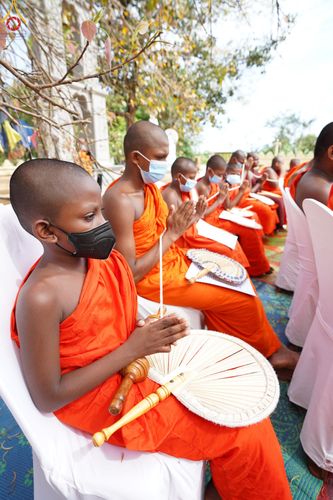 ภาพ No.45455:ประมวลภาพพิธีถวายสังฆทานช่วยเหลือคณะสงฆ์ศรีลังกา ช่วงวิกฤตเศรษฐกิจ บูชาธรรมหลวงพ่อธัมมชโย ในโอกาสวันคุ้มครองโลก พ.ศ. 2565