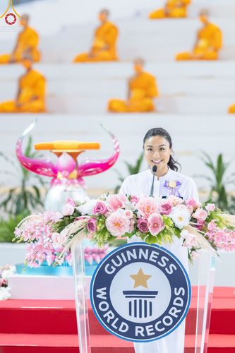 ภาพ No.50299:ประมวลภาพพิธีถวายประกาศเกียรติคุณ 3 รางวัล จาก Guinness World Records (GWR) ณ วัดพระธรรมกาย