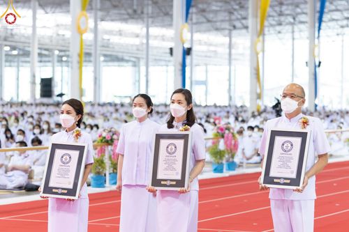ภาพ No.50298:ประมวลภาพพิธีถวายประกาศเกียรติคุณ 3 รางวัล จาก Guinness World Records (GWR) ณ วัดพระธรรมกาย