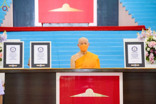 ภาพ No.50323:ประมวลภาพพิธีถวายประกาศเกียรติคุณ 3 รางวัล จาก Guinness World Records (GWR) ณ วัดพระธรรมกาย