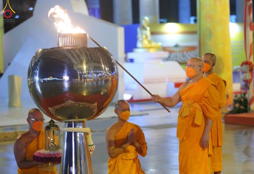 ภาพ No.50499:ประมวลภาพพิธีฉลองชัยสวดมนต์บทธัมมจักกัปปวัตนสูตร 4,654,545,454 จบ เนื่องในวันธรรมชัย