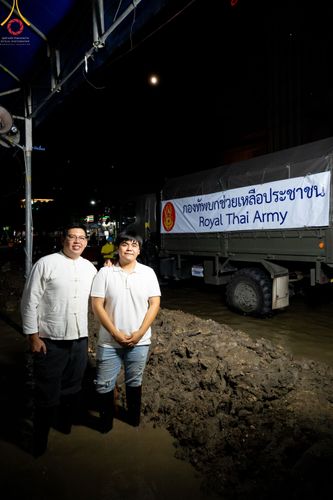 ภาพ No.51648:ประมวลภาพวัดพระธรรมกาย มูลนิธิธรรมกาย และคณะศิษยานุศิษย์ฯ ช่วยเหลือผู้ประสบภัยน้ำท่วมชาวรังสิต