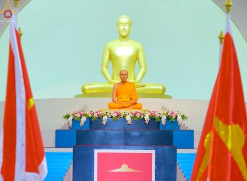 ภาพ No.51243:ประมวลภาพพิธีทอดผ้าป่าสมทบกฐิน ครั้งที่  2 เนื่องในวันครูผู้ค้นพบวิชชาธรรมกาย