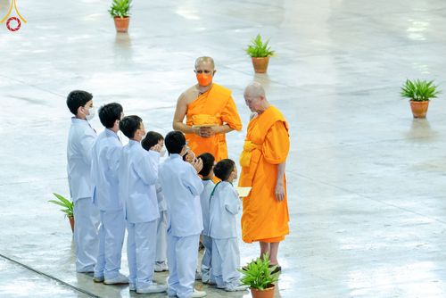 ภาพ No.51250:ประมวลภาพพิธีทอดผ้าป่าสมทบกฐิน ครั้งที่  2 เนื่องในวันครูผู้ค้นพบวิชชาธรรมกาย