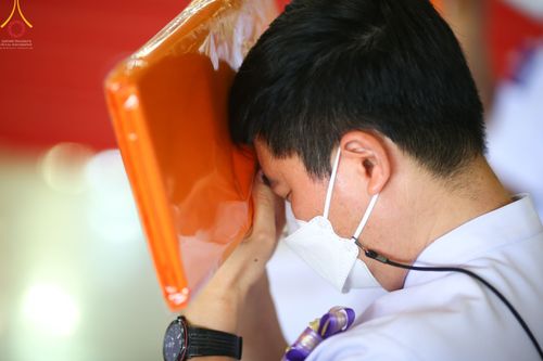 ภาพ No.51249:ประมวลภาพพิธีทอดผ้าป่าสมทบกฐิน ครั้งที่  2 เนื่องในวันครูผู้ค้นพบวิชชาธรรมกาย