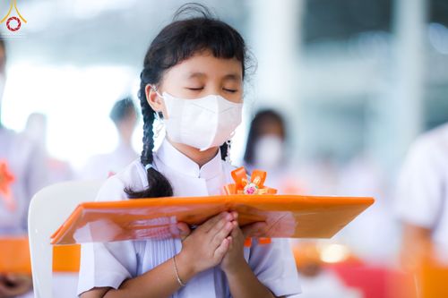 ภาพ No.51259:ประมวลภาพพิธีทอดผ้าป่าสมทบกฐิน ครั้งที่  2 เนื่องในวันครูผู้ค้นพบวิชชาธรรมกาย