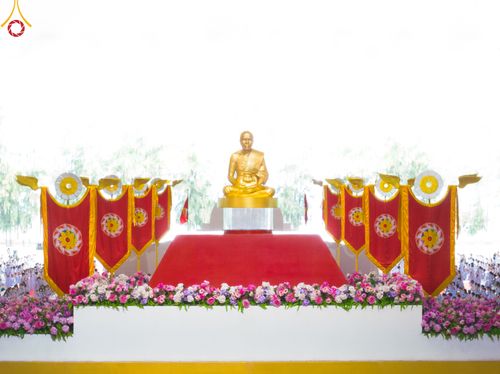 ภาพ No.51263:ประมวลภาพพิธีทอดผ้าป่าสมทบกฐิน ครั้งที่  2 เนื่องในวันครูผู้ค้นพบวิชชาธรรมกาย