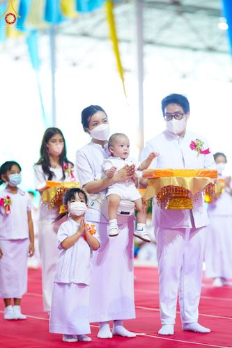 ภาพ No.51261:ประมวลภาพพิธีทอดผ้าป่าสมทบกฐิน ครั้งที่  2 เนื่องในวันครูผู้ค้นพบวิชชาธรรมกาย