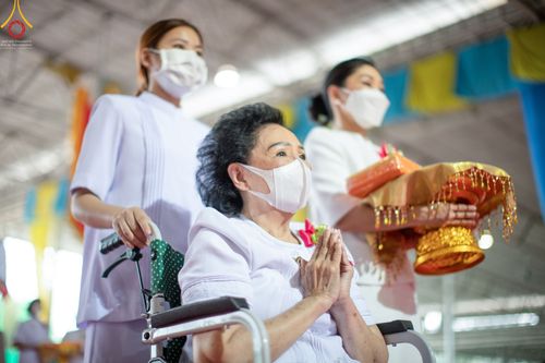 ภาพ No.51268:ประมวลภาพพิธีทอดผ้าป่าสมทบกฐิน ครั้งที่  2 เนื่องในวันครูผู้ค้นพบวิชชาธรรมกาย