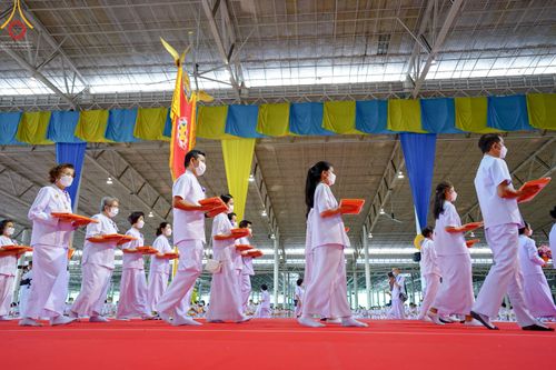 ภาพ No.51273:ประมวลภาพพิธีทอดผ้าป่าสมทบกฐิน ครั้งที่  2 เนื่องในวันครูผู้ค้นพบวิชชาธรรมกาย