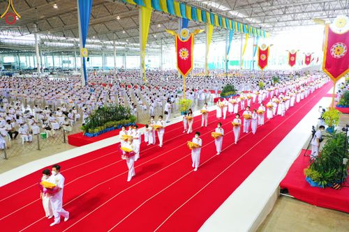 ภาพ No.51264:ประมวลภาพพิธีทอดผ้าป่าสมทบกฐิน ครั้งที่  2 เนื่องในวันครูผู้ค้นพบวิชชาธรรมกาย