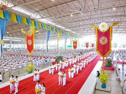 ภาพ No.51271:ประมวลภาพพิธีทอดผ้าป่าสมทบกฐิน ครั้งที่  2 เนื่องในวันครูผู้ค้นพบวิชชาธรรมกาย