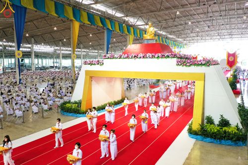 ภาพ No.51274:ประมวลภาพพิธีทอดผ้าป่าสมทบกฐิน ครั้งที่  2 เนื่องในวันครูผู้ค้นพบวิชชาธรรมกาย