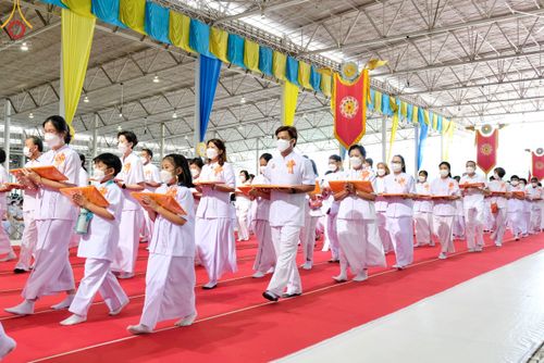 ภาพ No.51279:ประมวลภาพพิธีทอดผ้าป่าสมทบกฐิน ครั้งที่  2 เนื่องในวันครูผู้ค้นพบวิชชาธรรมกาย