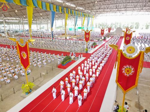 ภาพ No.51283:ประมวลภาพพิธีทอดผ้าป่าสมทบกฐิน ครั้งที่  2 เนื่องในวันครูผู้ค้นพบวิชชาธรรมกาย