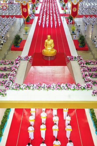 ภาพ No.51285:ประมวลภาพพิธีทอดผ้าป่าสมทบกฐิน ครั้งที่  2 เนื่องในวันครูผู้ค้นพบวิชชาธรรมกาย