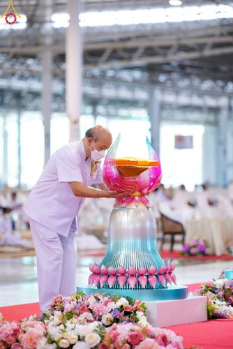 ภาพ No.51289:ประมวลภาพพิธีทอดผ้าป่าสมทบกฐิน ครั้งที่  2 เนื่องในวันครูผู้ค้นพบวิชชาธรรมกาย