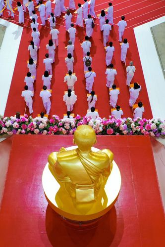 ภาพ No.51290:ประมวลภาพพิธีทอดผ้าป่าสมทบกฐิน ครั้งที่  2 เนื่องในวันครูผู้ค้นพบวิชชาธรรมกาย