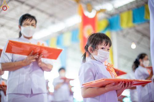 ภาพ No.51293:ประมวลภาพพิธีทอดผ้าป่าสมทบกฐิน ครั้งที่  2 เนื่องในวันครูผู้ค้นพบวิชชาธรรมกาย