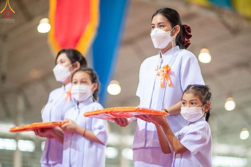 ภาพ No.51299:ประมวลภาพพิธีทอดผ้าป่าสมทบกฐิน ครั้งที่  2 เนื่องในวันครูผู้ค้นพบวิชชาธรรมกาย