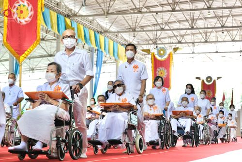 ภาพ No.51307:ประมวลภาพพิธีทอดผ้าป่าสมทบกฐิน ครั้งที่  2 เนื่องในวันครูผู้ค้นพบวิชชาธรรมกาย