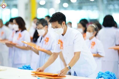 ภาพ No.51316:ประมวลภาพพิธีทอดผ้าป่าสมทบกฐิน ครั้งที่  2 เนื่องในวันครูผู้ค้นพบวิชชาธรรมกาย