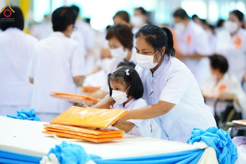 ภาพ No.51313:ประมวลภาพพิธีทอดผ้าป่าสมทบกฐิน ครั้งที่  2 เนื่องในวันครูผู้ค้นพบวิชชาธรรมกาย