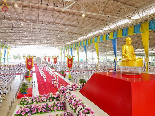 ภาพ No.51317:ประมวลภาพพิธีทอดผ้าป่าสมทบกฐิน ครั้งที่  2 เนื่องในวันครูผู้ค้นพบวิชชาธรรมกาย