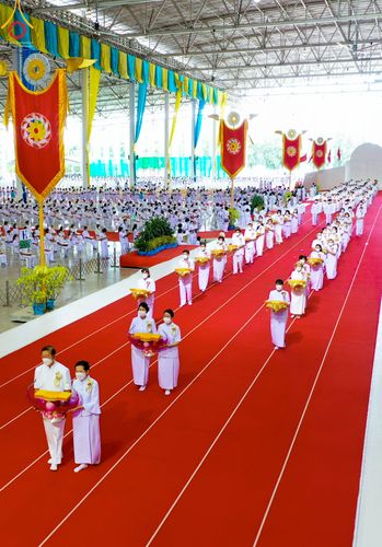 ภาพ No.51318:ประมวลภาพพิธีทอดผ้าป่าสมทบกฐิน ครั้งที่  2 เนื่องในวันครูผู้ค้นพบวิชชาธรรมกาย