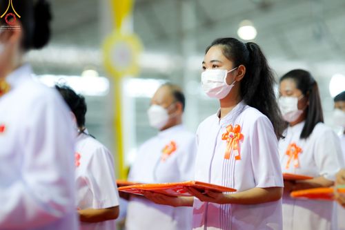 ภาพ No.51324:ประมวลภาพพิธีทอดผ้าป่าสมทบกฐิน ครั้งที่  2 เนื่องในวันครูผู้ค้นพบวิชชาธรรมกาย