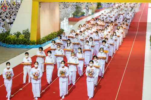 ภาพ No.51329:ประมวลภาพพิธีทอดผ้าป่าสมทบกฐิน ครั้งที่  2 เนื่องในวันครูผู้ค้นพบวิชชาธรรมกาย